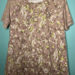 Logo size small tshirt